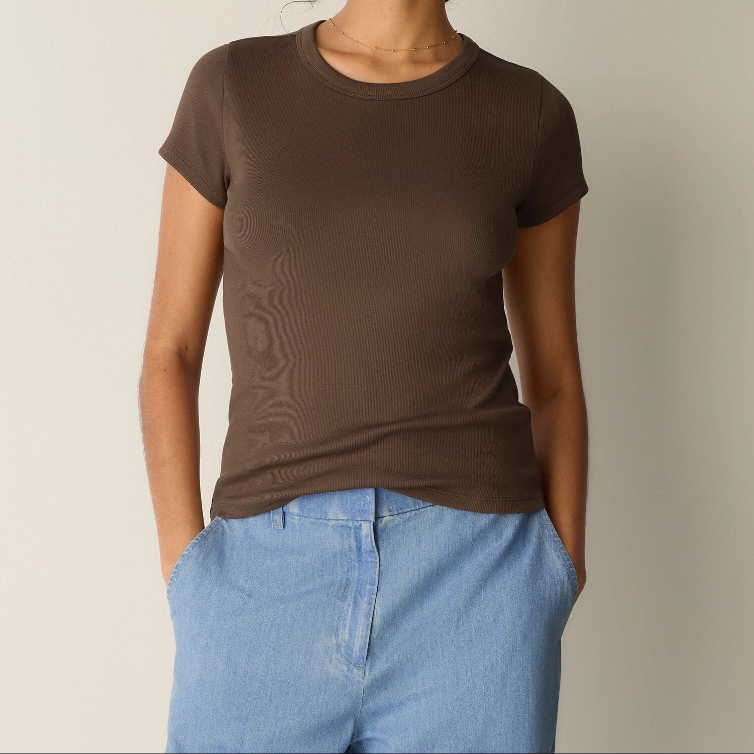 Women's fitted crew neck short sleeve tee