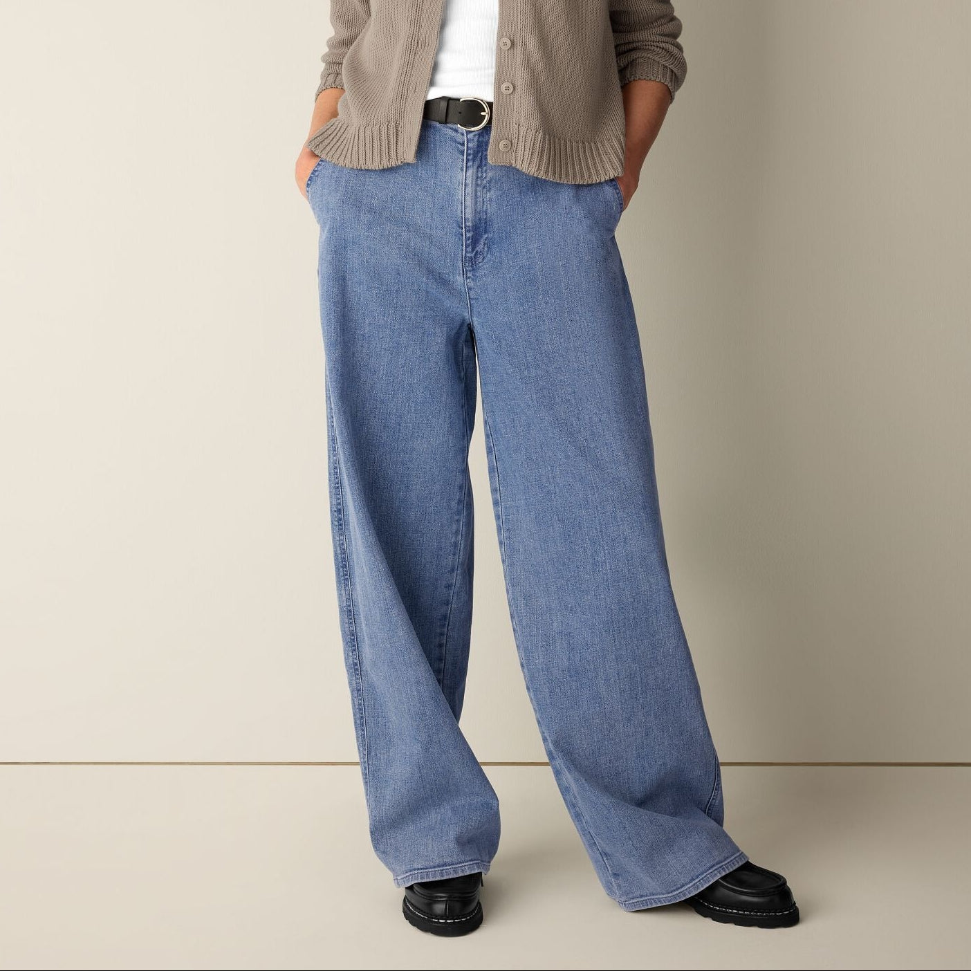 Women's high rise wide leg jeans